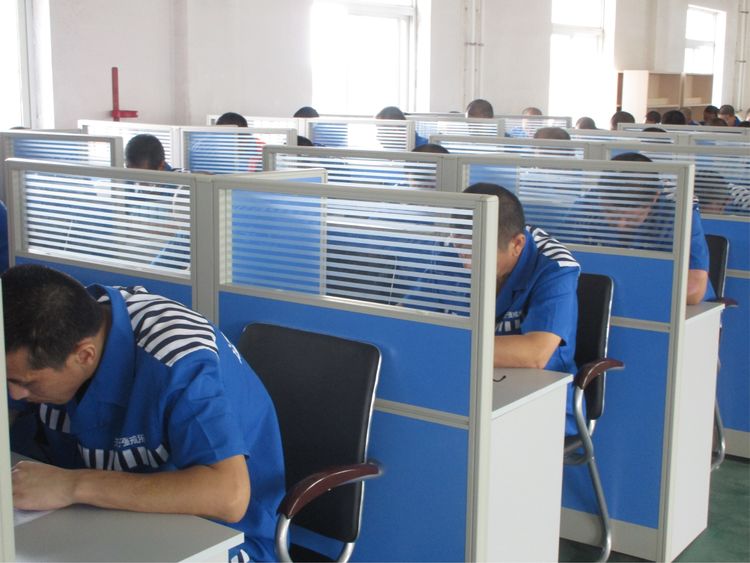 5b95c8c1aada3.jpg 辽宁省关山子戒毒所开展戒毒人员禁毒法制讲座和入所教育阶段考核-3.jpg