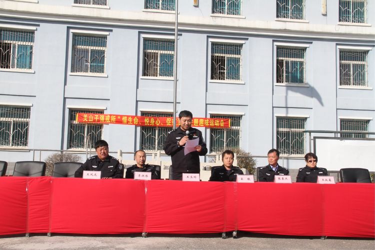 5bd1550e766b3.jpg 4d7537bed8f24a45a8d641b96ceb470e.jpg