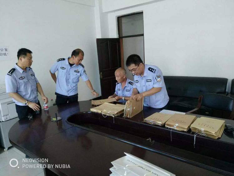 5be8a98f3b4ce.jpg c80cce2579e00001252a1aed172b14a0.jpg